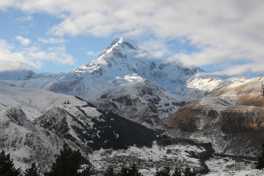Hq Of Nove Sujashvili Kazbegi Kültér fotó